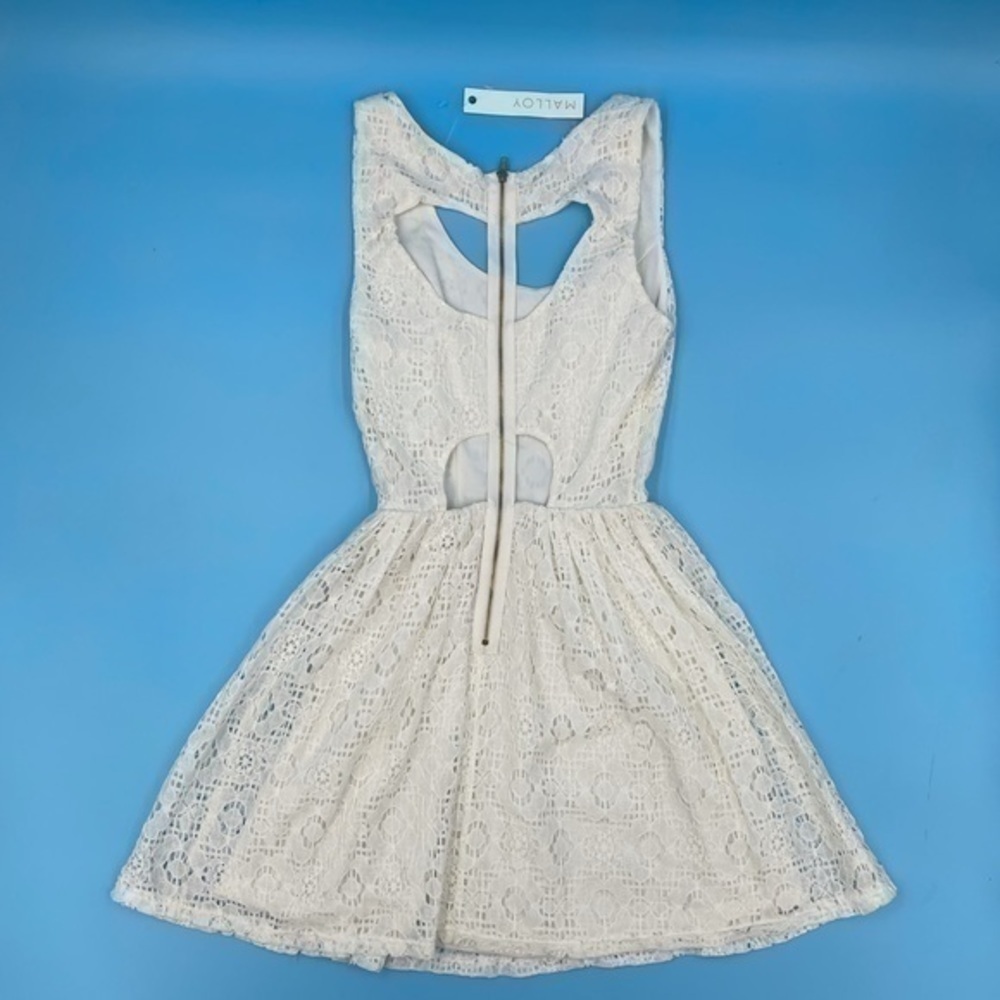 NWT- MALLOY White Dress - Picture 2 of 4